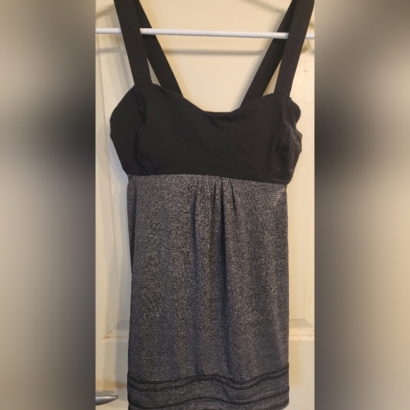 Lululemon back on track tank top with built in bra size 6 - Picture 1 of 2